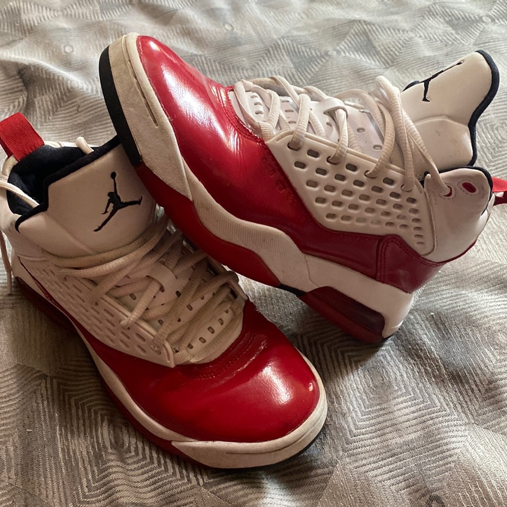 Jordan Maxin 200 GS 'White Gym Red'